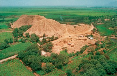 huaca rajada peru