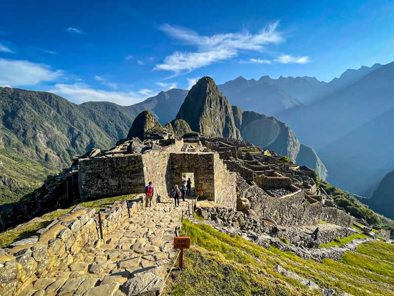 Lima + Cusco + Puno Tour